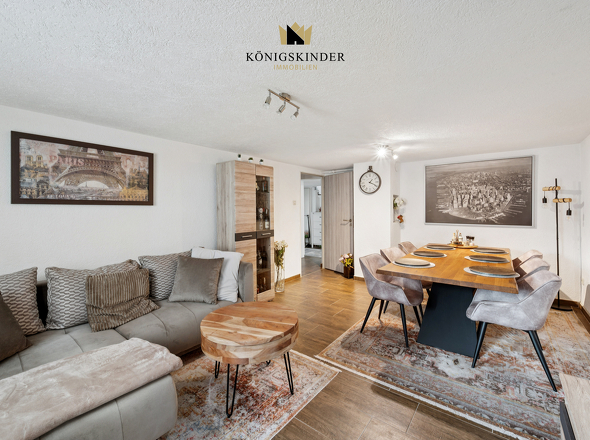 Schönes Wohn-und Esszimmer