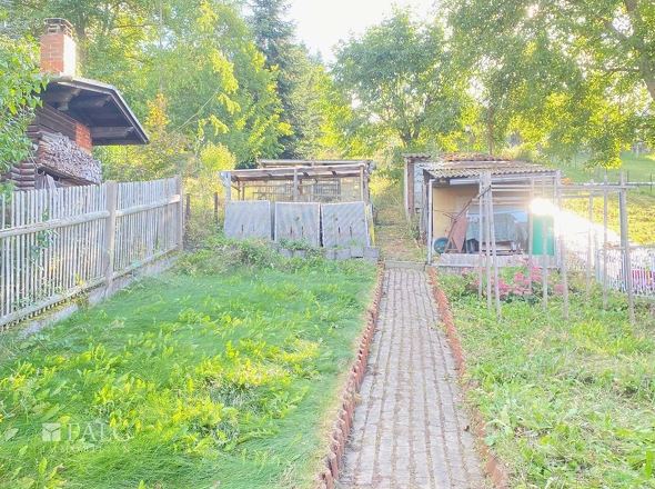 Garten mit Hühnerstall