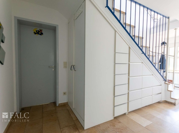 EG - Stauraum unter der Treppe