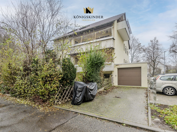 Garage mit Stellplatz davor