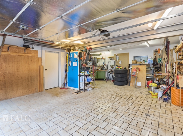 Große Doppelgarage