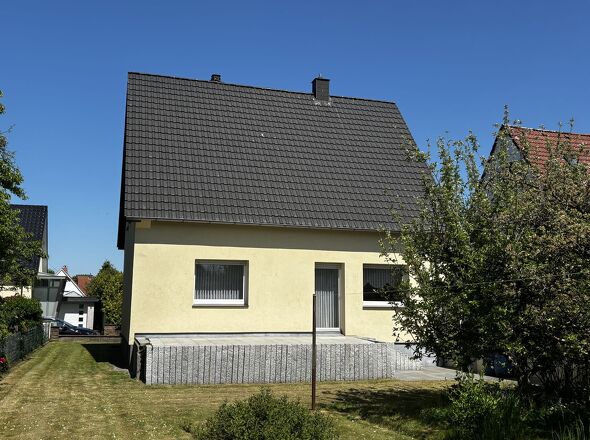 Rückseite mit Terrasse