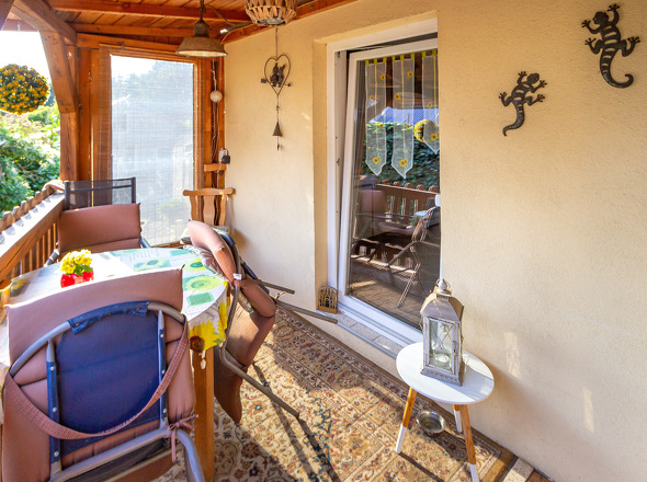 Überdachte Terrasse an der Küche