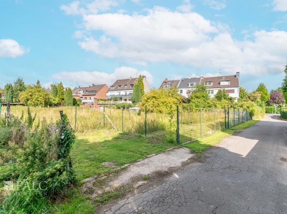 Ansicht Grundstück und Zufahrt