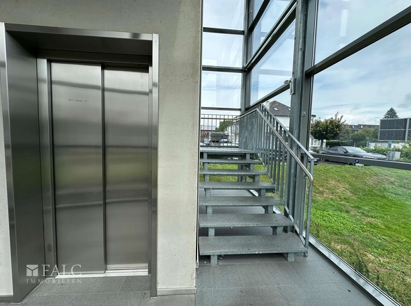 Seitenaufgang Aufzug