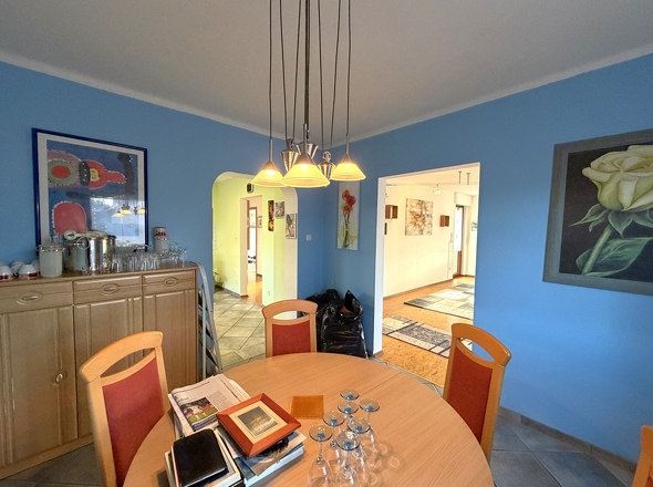 Esszimmer mit Blick Richtung Küche und Wohnen