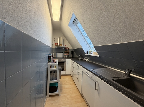 Kleine Küchenzeile im DG