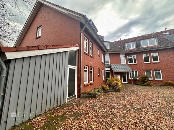 Eingang mit Fahrradraum