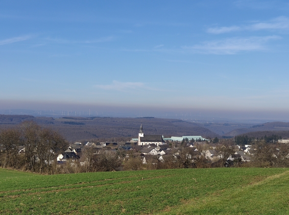 Fernblick auf Mittelstrimmig