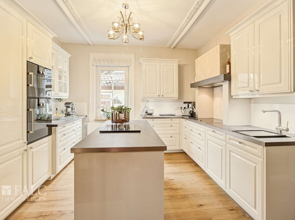 Poggenpohl Küche mit Gaggenau Geräten 1.OG