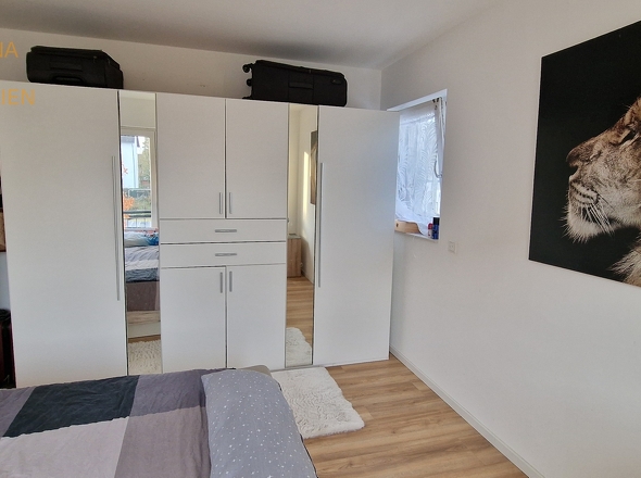 Kleiderschrank im Schlafzimmer