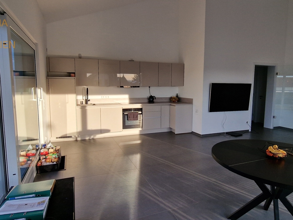 Blick in den hellen Raum