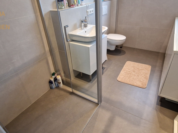 Moderne_ebenerdige_Dusche