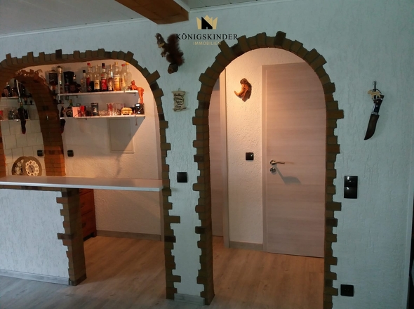 EG Blick Bar Badezimmertür