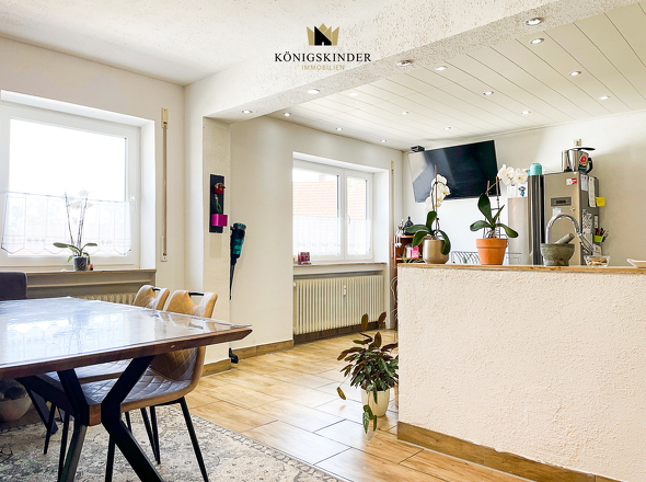 Küche mit Essbereich