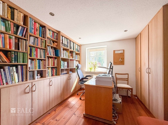 Büro mit Einbauschrank