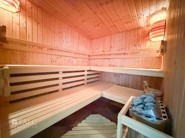 Sauna neben Garage