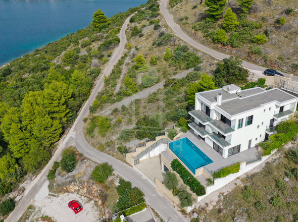 Exklusive Luxusvilla mit atemberaubender Meeresnähe in Rogoznica