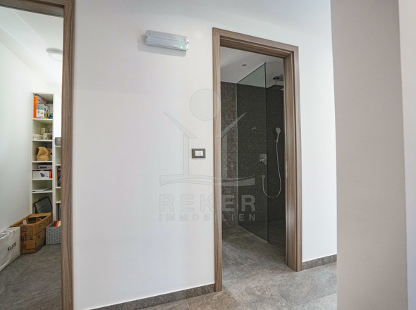 Bad, Abstellraum & Waschküche im EG