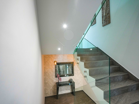 Zum 1. Obergeschoss führt eine Innentreppe