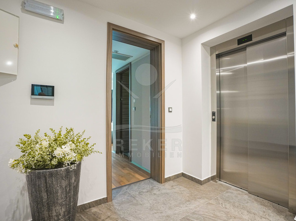 1. OG: Schlafzimmer 1 mit Bad & Meerespanorama