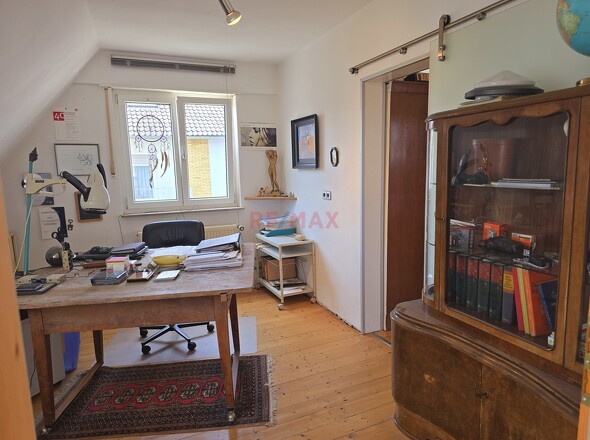 helles Arbeitszimmer