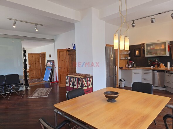 32m² geräumiger Wohn- und Essbereich