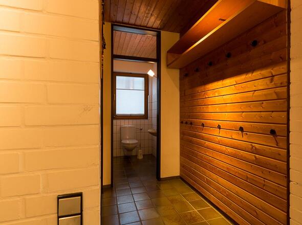 EG: Flur #2 m. Blick R. WC