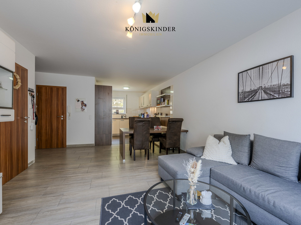 Offener Wohn- und Küchenbereich – lichtdurchflutet und ideal für gemeinsames Kochen und gemütliche Stunden.