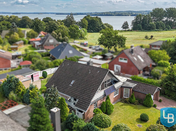 Ein Blick aus der Vogelperspektive mit ...