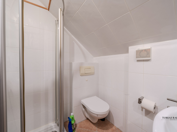 Badezimmer oben (Wohung rechts)