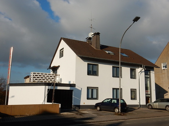 Hausansicht Straßenseite mit Garage