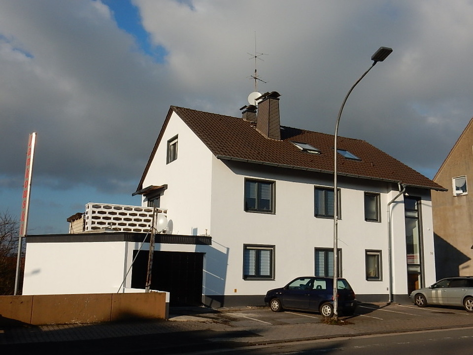 Hausansicht Straßenseite mit Garage