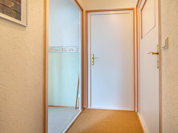 DG Mittelflur Ansicht von Treppe