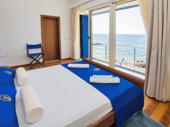 Schlafzimmer und wunderschner Meerblick auf der Insel Brac in Dalmatien.