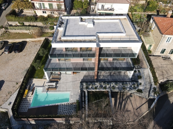 kantrida-luksuzan-stan-s-privatnom-okucnicom_18