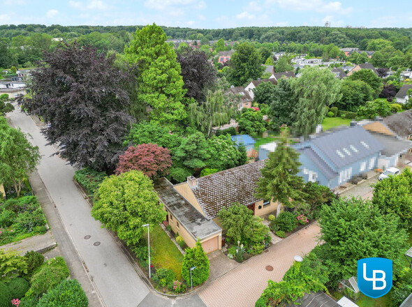 Grundstück mit Altbestand  