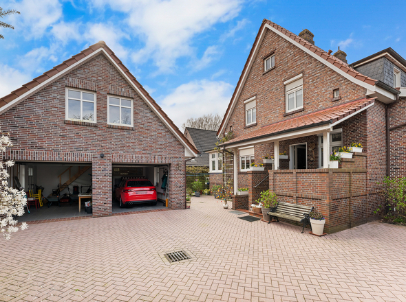 Innenhof mit Garagen