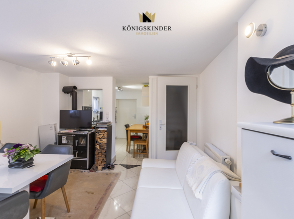 Wohnzimmer mit Blick zur Küche