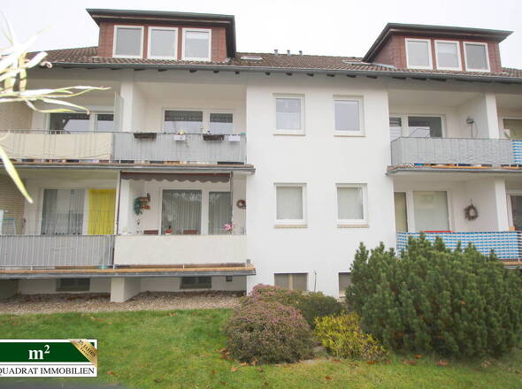 Gartenblick auf MFH mit Loggien u. 2 Erkern