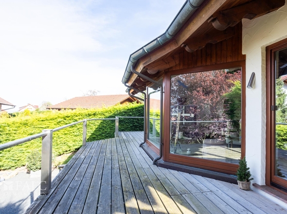 Terrasse vor dem Wohnzimmer 