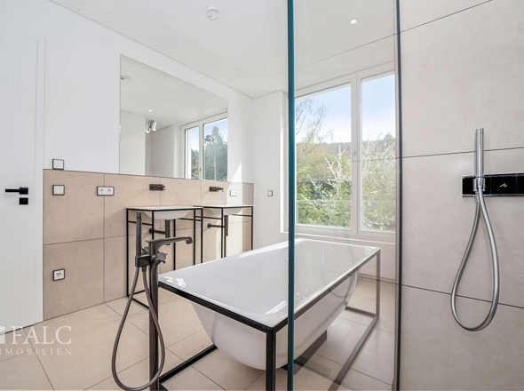 Dusche und Wanne