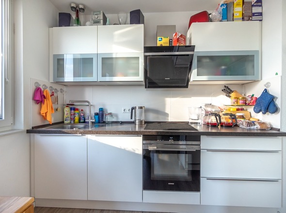 Küche mit moderner Einbauküche