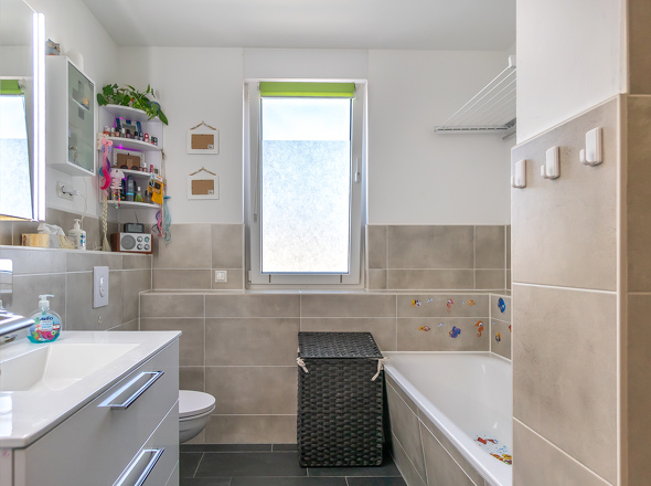 Bad mit bodengleicher Dusche & Wannenbad