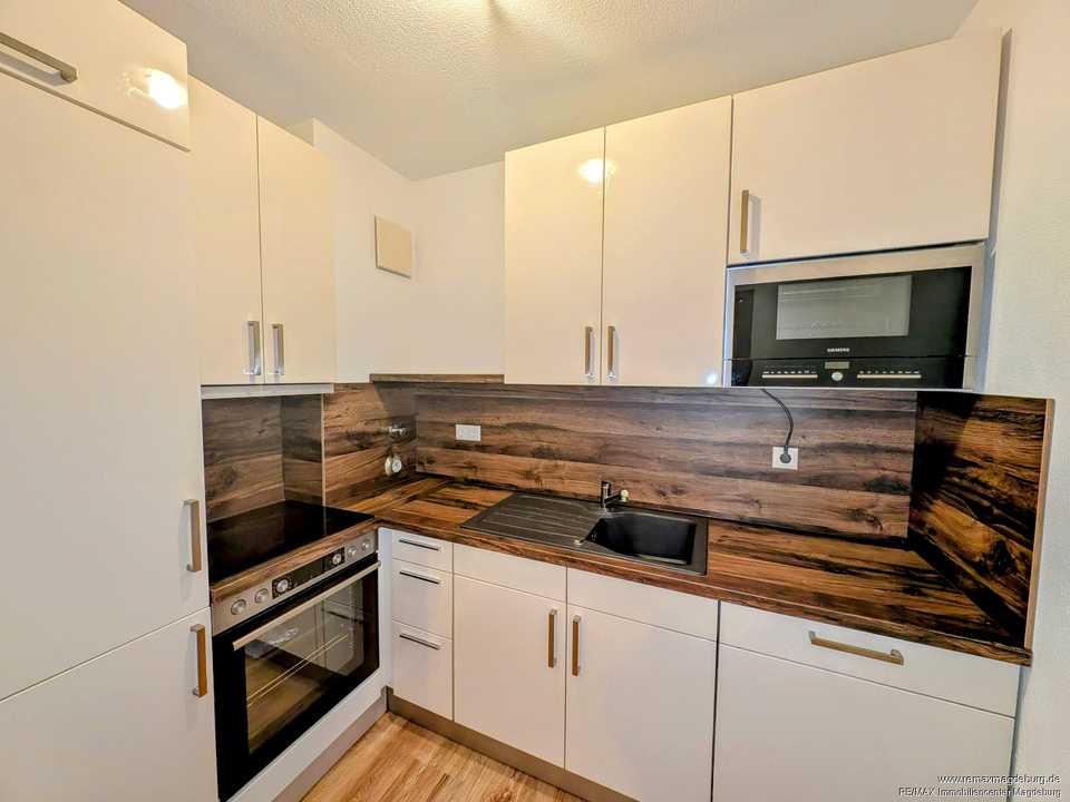 Küche mit Einbauküche