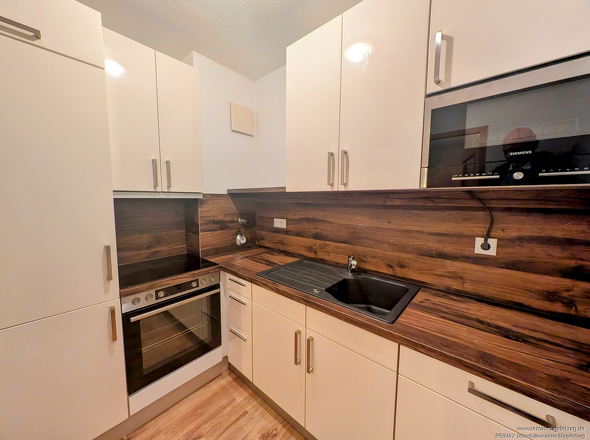 Küche mit Einbauküche