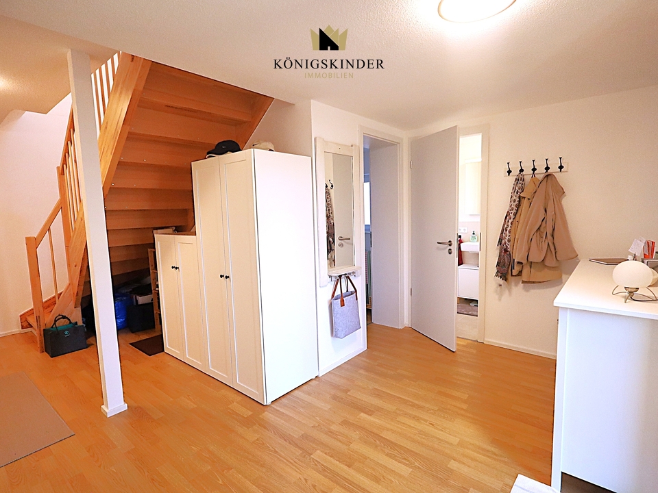 Hier geht's zum Zimmer und zum Duschbad