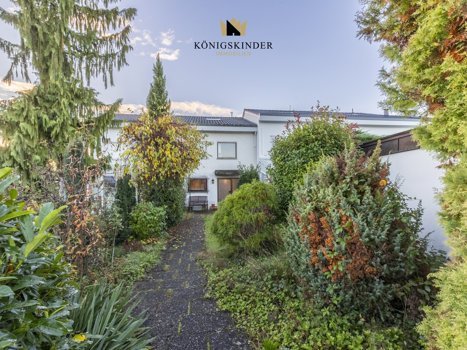 Büsche säumen Ihren Weg zum Haus...