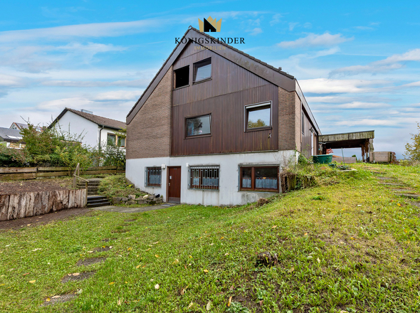 ...mit dem Garten direkt davor...