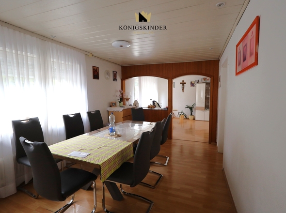 das Esszimmer über dem Gewerbeteil